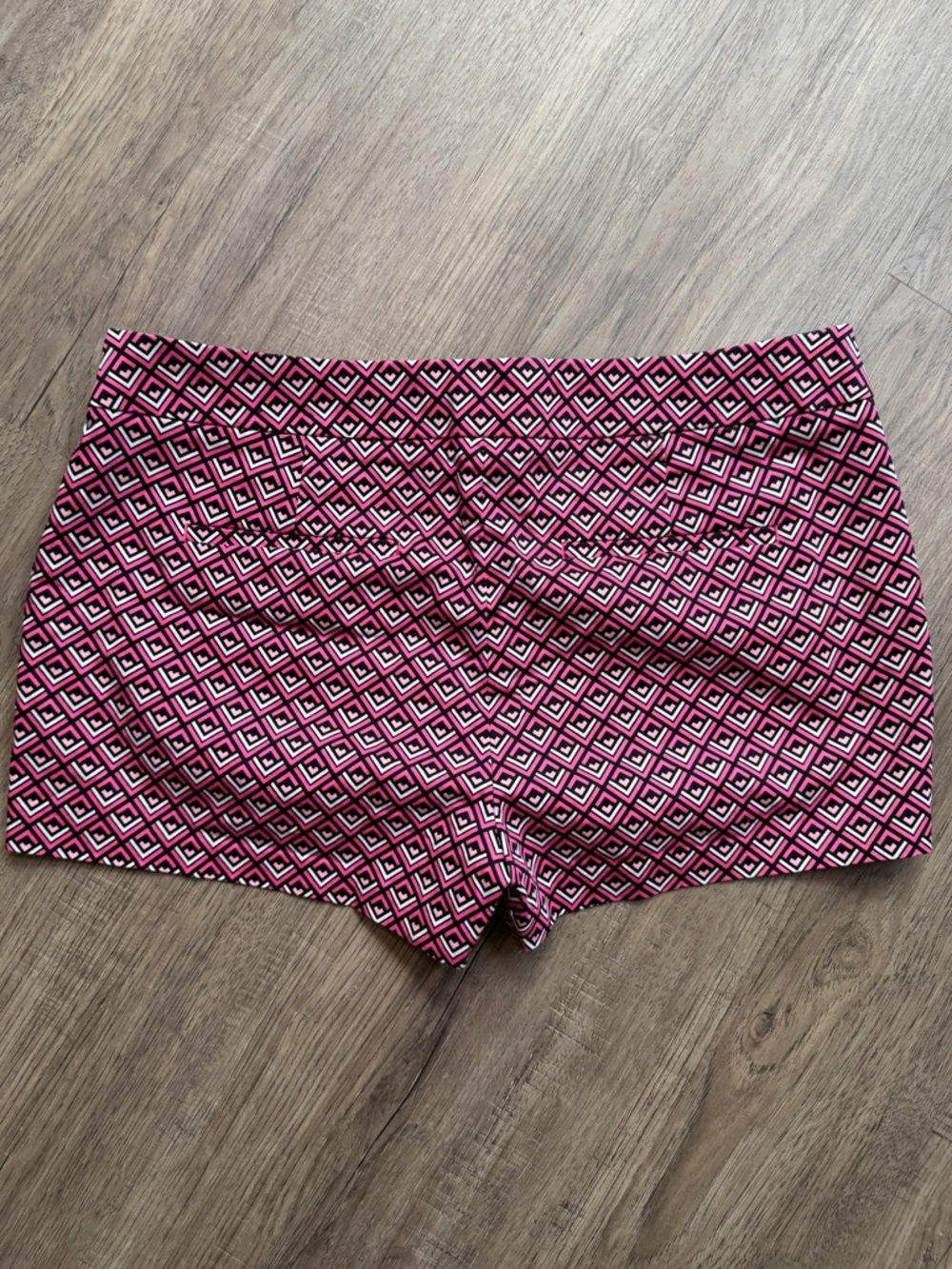 Express Pink Geometric Side Zip Casual Shorts - Size 8 - Picture 2 of 10